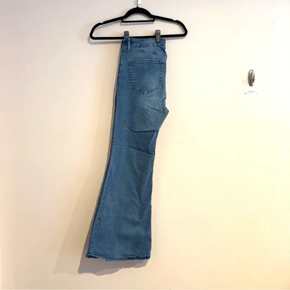 Size 12 Wild Fable High Rise Flare Jeans Like New, Retro Y2K Vibes, Curvy - Picture 3 of 8